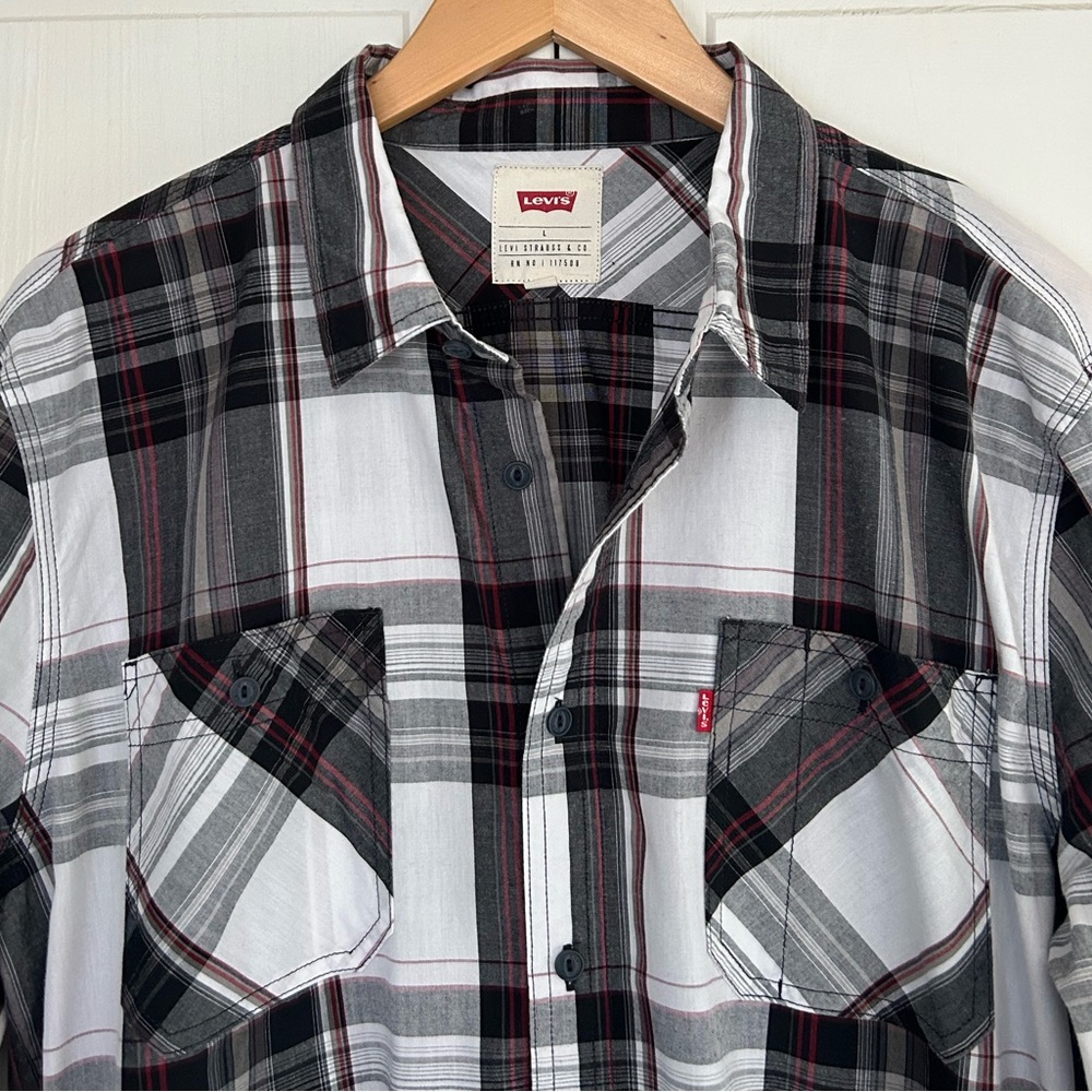 Levi’s Men’s Size L Long Sleeve Button Down Plaid Shirt